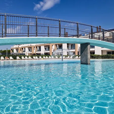Villaggio Evanike Deluxe *